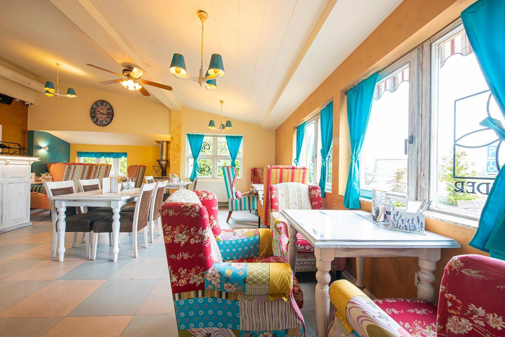Motel Penzion A Restauracia Lavender Poprad Exterior foto