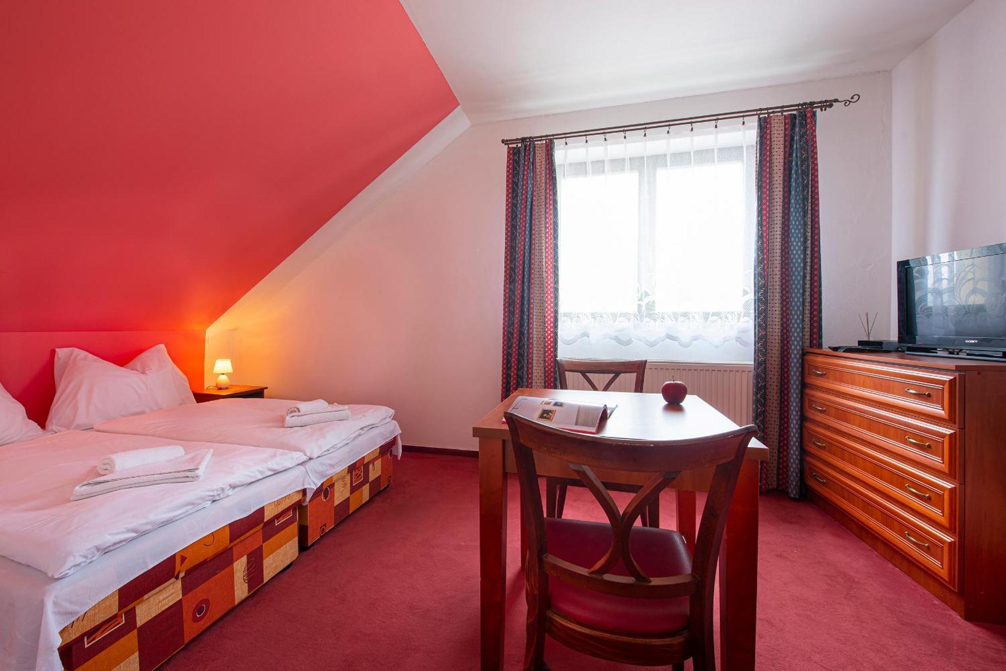 Motel Penzion A Restauracia Lavender Poprad Exterior foto