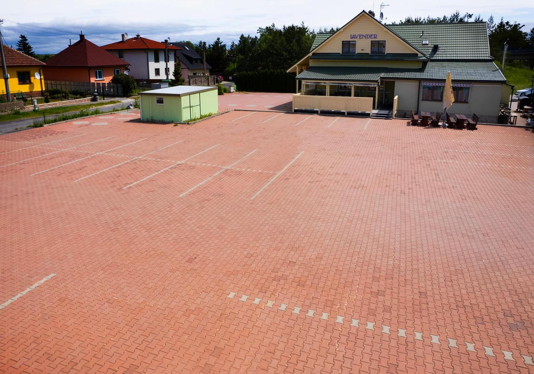 Motel Penzion A Restauracia Lavender Poprad Exterior foto